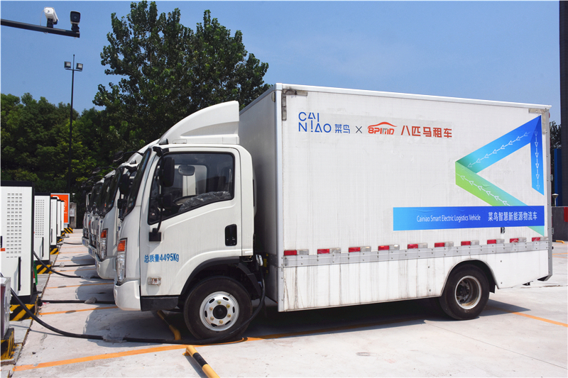 完善公交场站充电桩建设,全面建设新能源汽车充电设施