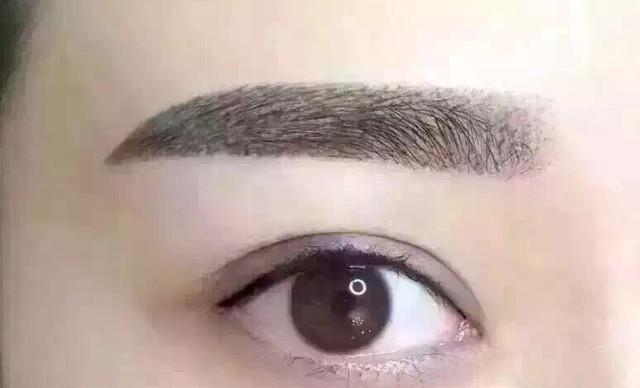 纹绣下眼线雾状教程,眼线纹绣的正确操作全过程