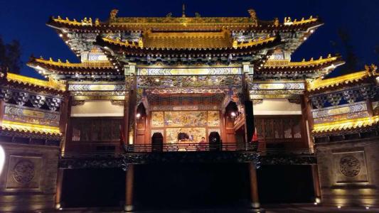 长城脚下的星空水镇,长城下的小镇