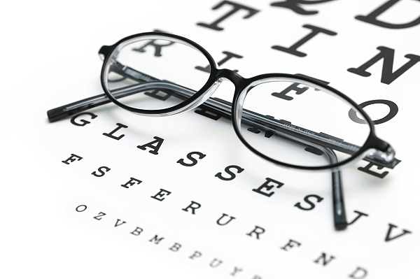 儿童青少年近视率居高不下！治疗市场混乱须重拳出击