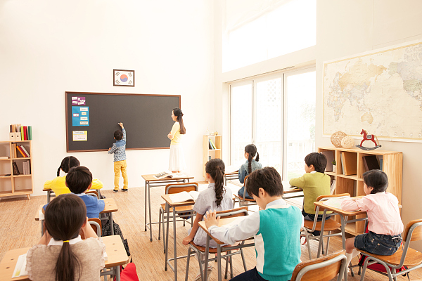 儿童青少年近视率居高不下！治疗市场混乱须重拳出击