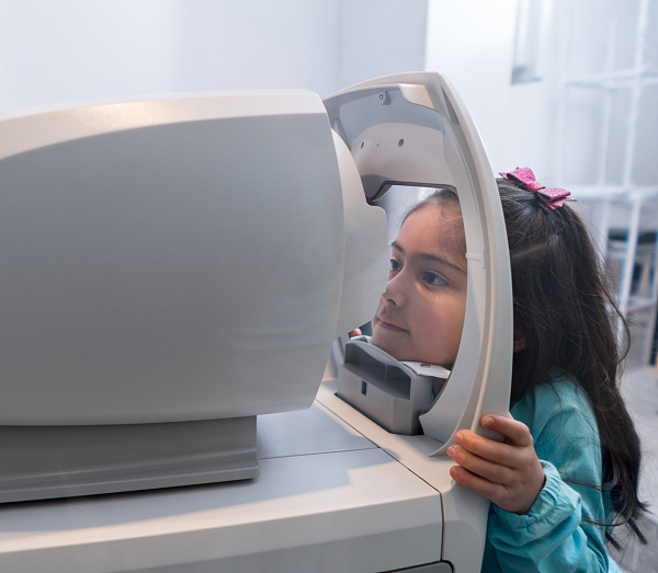 儿童青少年近视率居高不下！治疗市场混乱须重拳出击