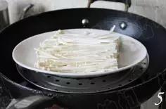 凉拌金针菇凉拌圆白菜,凉拌苦瓜凉拌金针菇