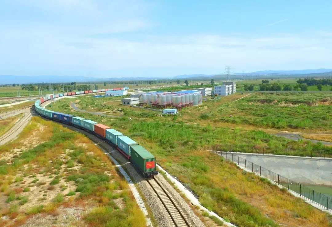 这趟列车厉害了~内蒙古和林格尔新区首列中欧班列（中亚方向）已鸣笛启程！