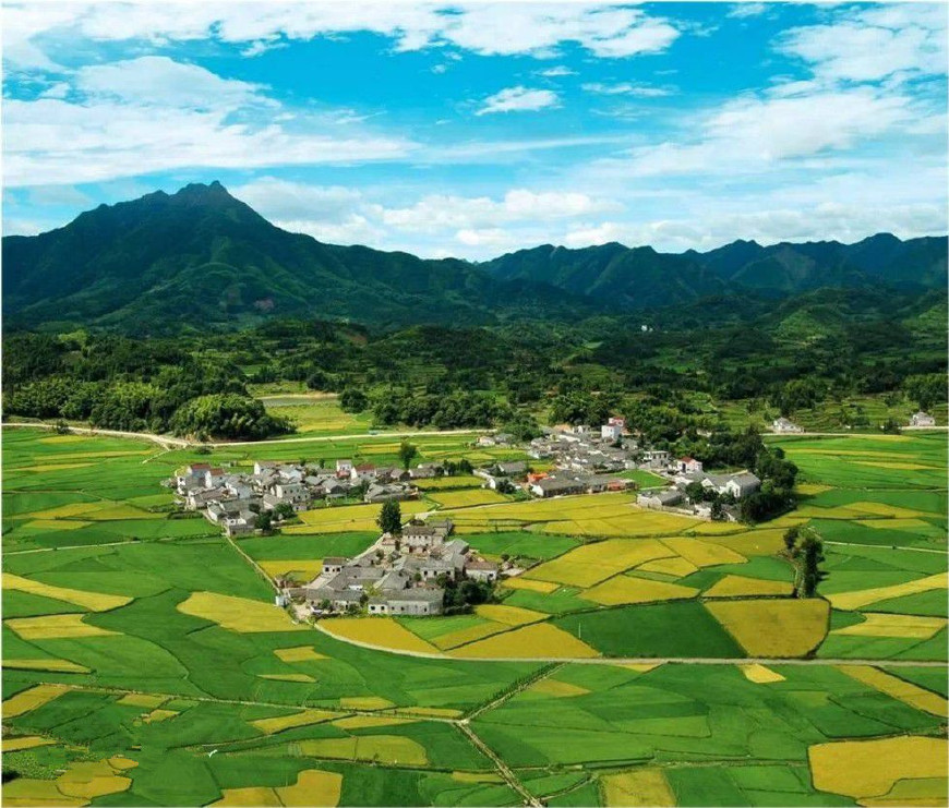 安徽省泾县，两千余年未曾改名，中国宣纸之乡，皖南事变发生地