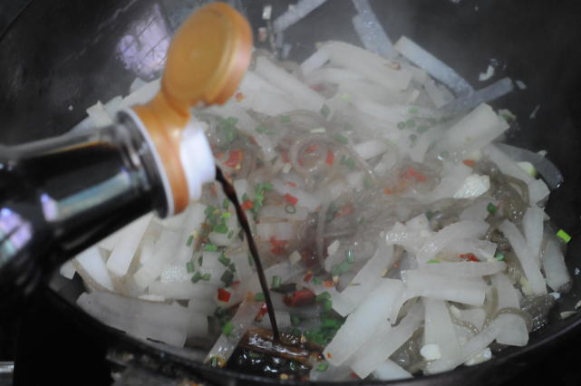 粉条煮一会就粘是假粉条吗,粉条煮出来发粘是真粉条吗