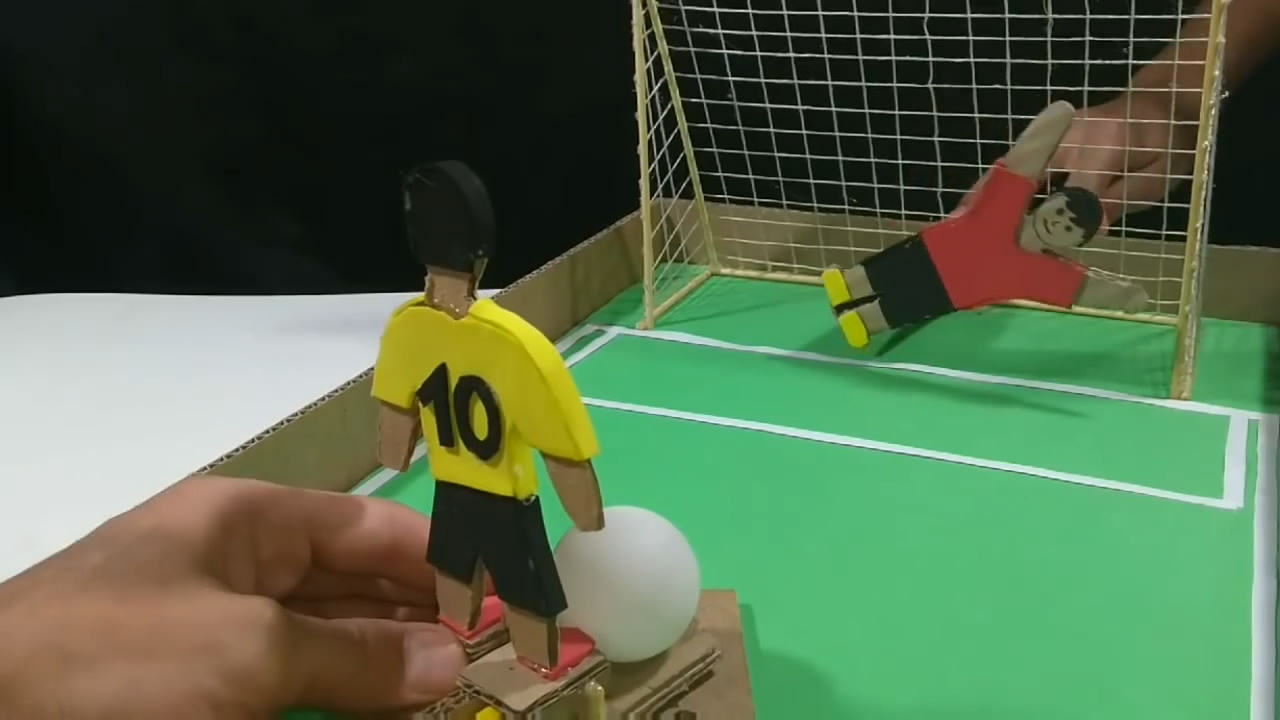 简单的足球游戏设计教程,用纸板做足球
