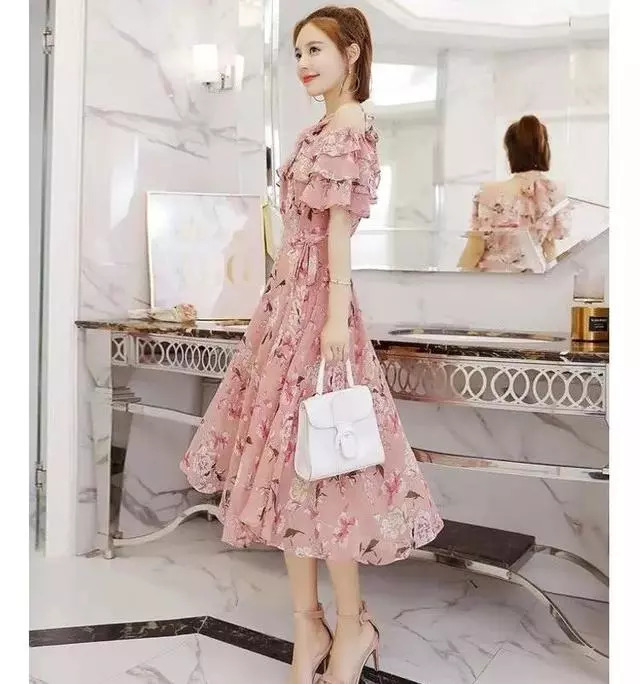 浅绿色碎花连衣裙怎么搭配毛衣,法国女人碎花连衣裙搭配西装外套