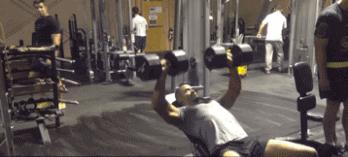 胸肌上中间没肉怎么徒手增厚,胸肌练到什么程度练胸肌中缝