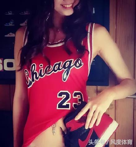 为什么穿球衣里面还要穿一个t恤,球衣能不能当t恤穿