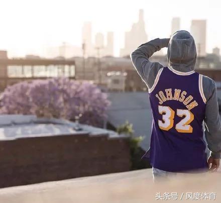 为什么穿球衣里面还要穿一个t恤,球衣能不能当t恤穿