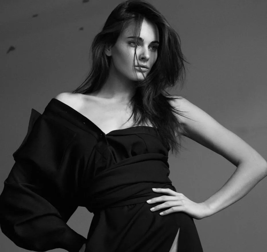 奚梦瑶在维密秀上的巅峰一摔,奚梦瑶维密面试完整版