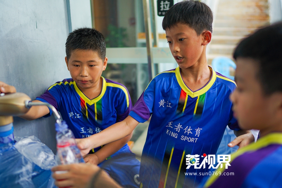 东莞足球天才少年,东莞14岁篮球少年