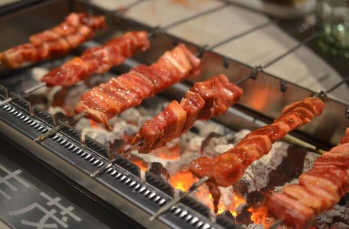 丰茂烤串为什么火了,丰茂烤串全部都是现穿现卖吗