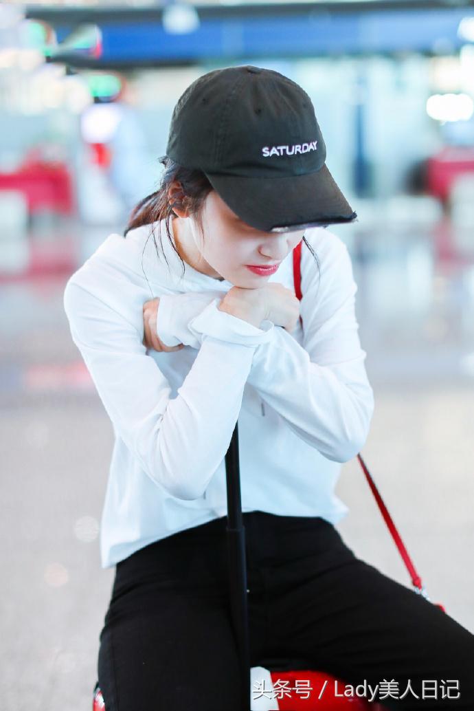 周雨彤的绿镜子多少钱,周雨彤袖套