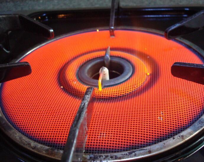 有多少家庭用燃气灶炒菜,家用的燃气灶哪种最实用最安全