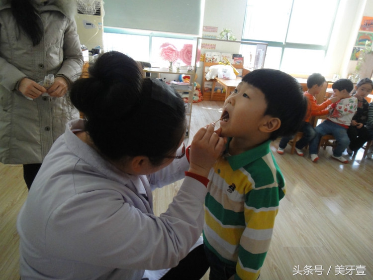 小孩牙齿涂氟以后牙齿变黑,儿童牙齿氟保护的作用