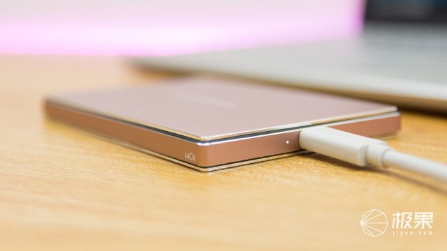 精致纤薄、高效稳定,LaCie保时捷设计2TB移动硬盘测评