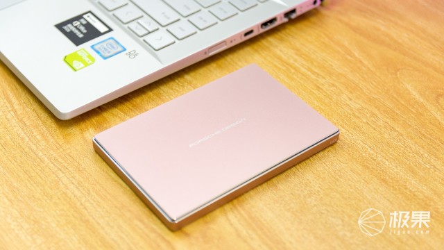 精致纤薄、高效稳定,LaCie保时捷设计2TB移动硬盘测评