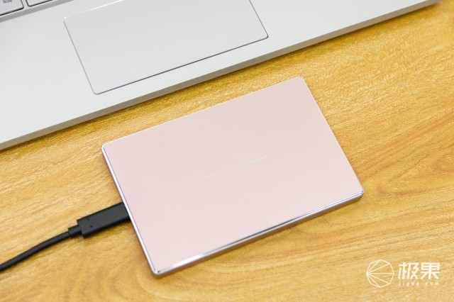 精致纤薄、高效稳定,LaCie保时捷设计2TB移动硬盘测评