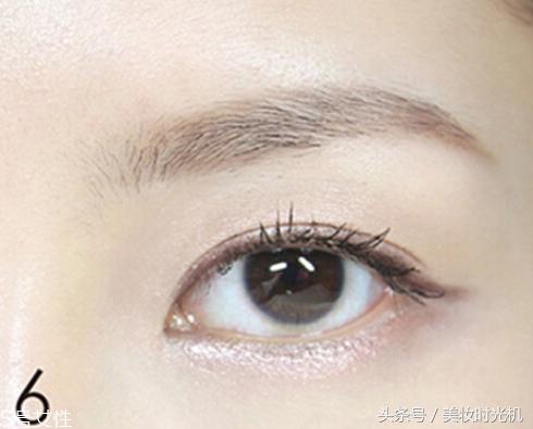 夏天脸上出油严重怎么补妆,夏天脸上容易出油怎么化妆