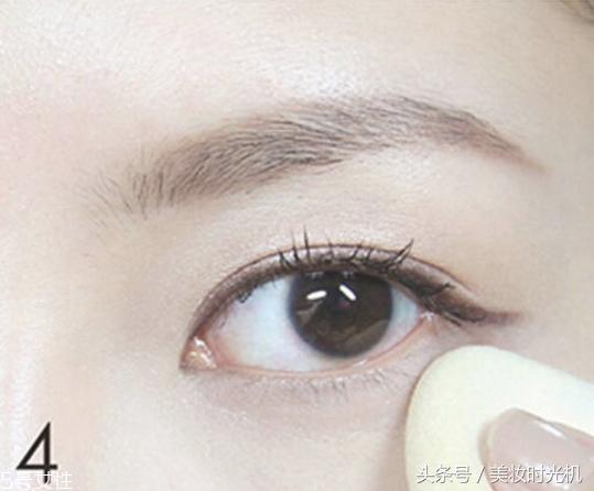 夏天脸上出油严重怎么补妆,夏天脸上容易出油怎么化妆