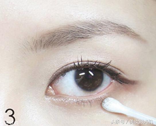 夏天脸上出油严重怎么补妆,夏天脸上容易出油怎么化妆