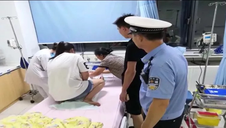 6个月宝宝嘴巴闻着一股药味,13个月宝宝嘴巴有酸臭味怎么回事