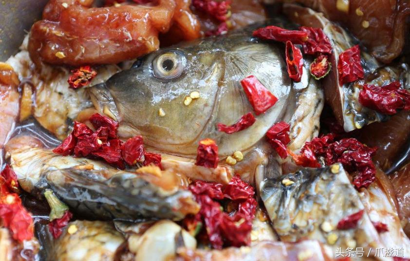 老是煎鱼粘锅掉皮什么原因造成的,煎鱼怎样不粘锅不破皮的正确做法