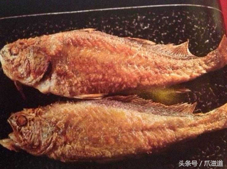 老是煎鱼粘锅掉皮什么原因造成的,煎鱼怎样不粘锅不破皮的正确做法