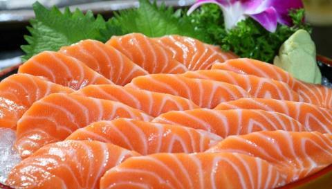 虹鳟鱼冒充的三文鱼？你别吃错啦！