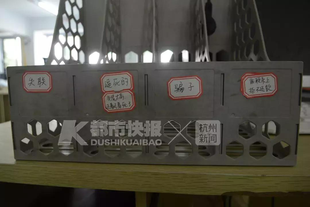 第一次借钱就被要求陪睡，催债时P黄图送花圈殡仪车上门……这伙人终于被抓，干得漂亮！