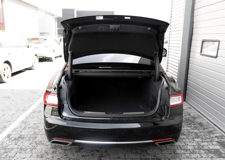 林肯大陆2017款2.0t两驱尊享版,乘坐空间测评6部合资车