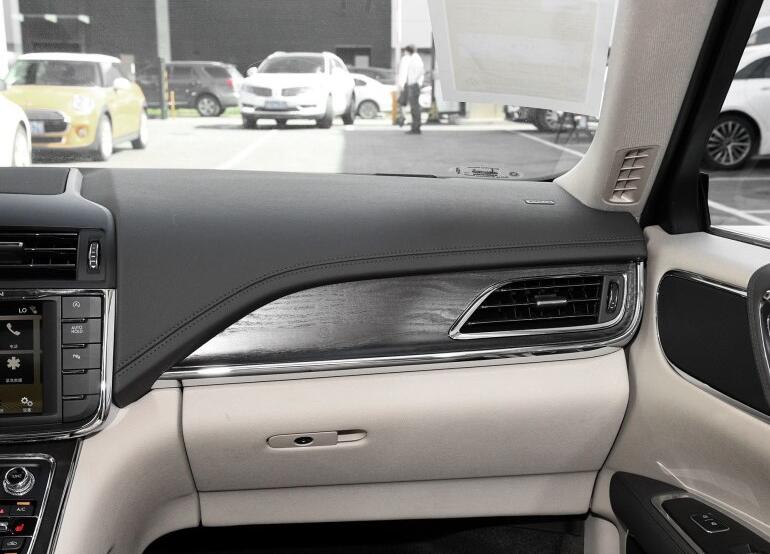 林肯大陆2017款2.0t两驱尊享版,乘坐空间测评6部合资车