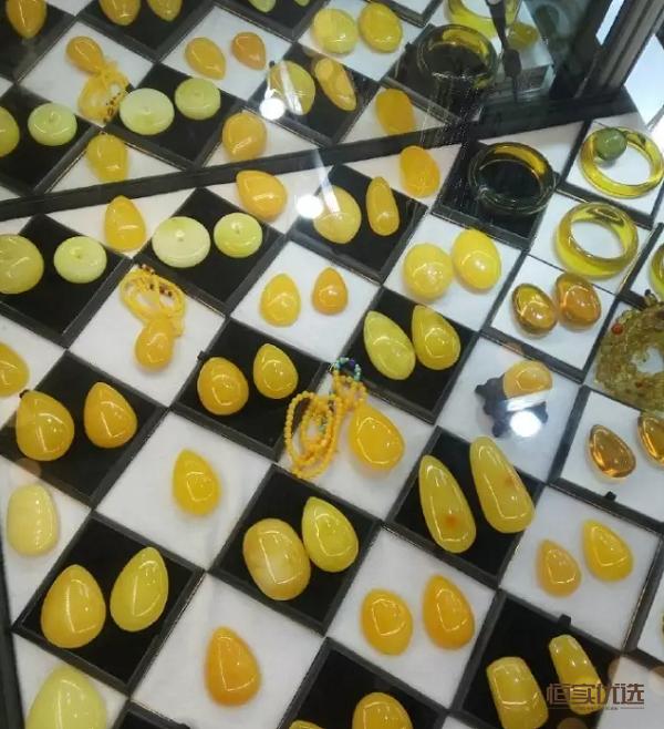 怎样鉴别琥珀和塑料的区别,塑料和琥珀的区别图片