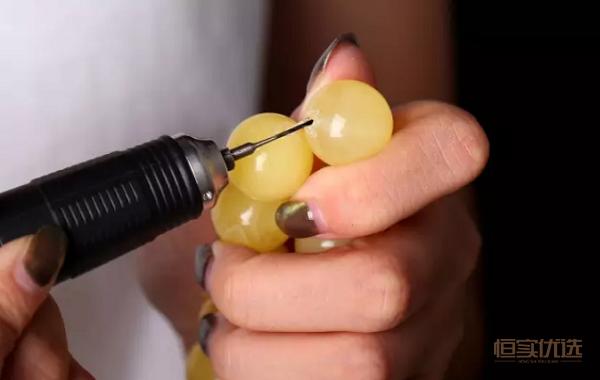 怎样鉴别琥珀和塑料的区别,塑料和琥珀的区别图片