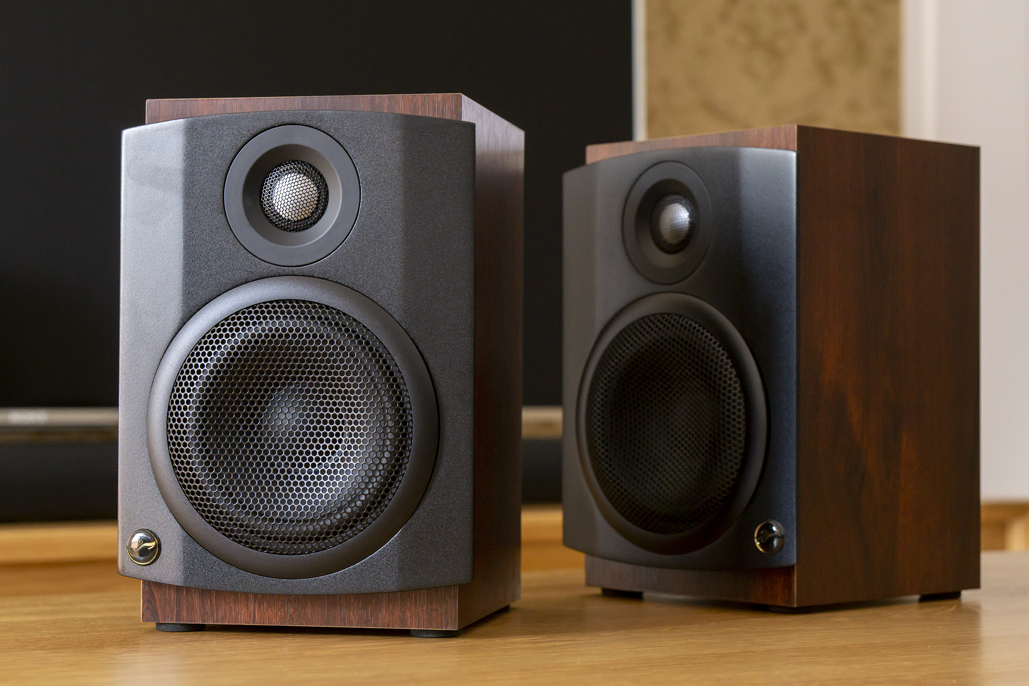 惠威m80wvsthethree,惠威2.0旗舰音箱