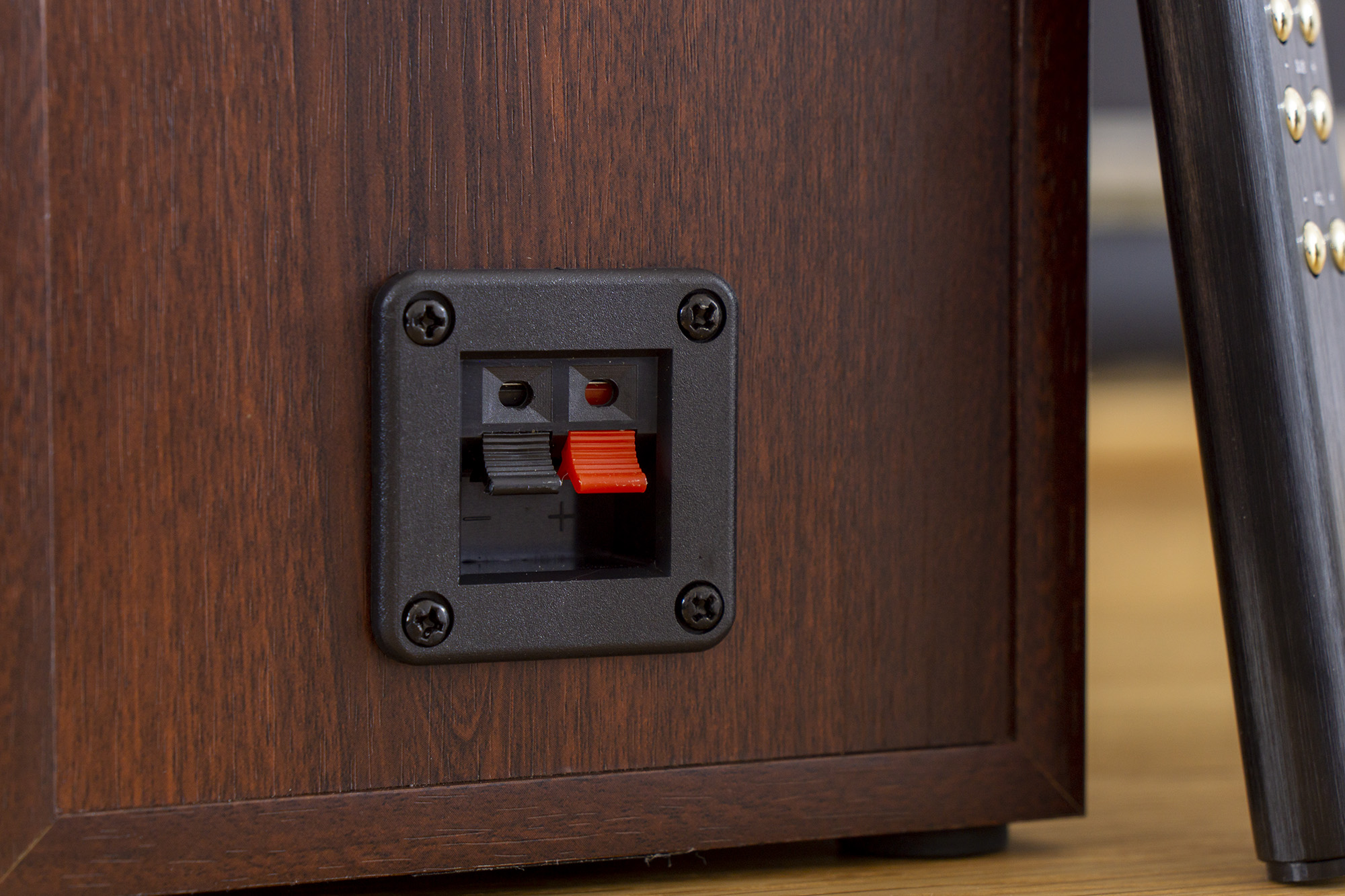 惠威m80wvsthethree,惠威2.0旗舰音箱