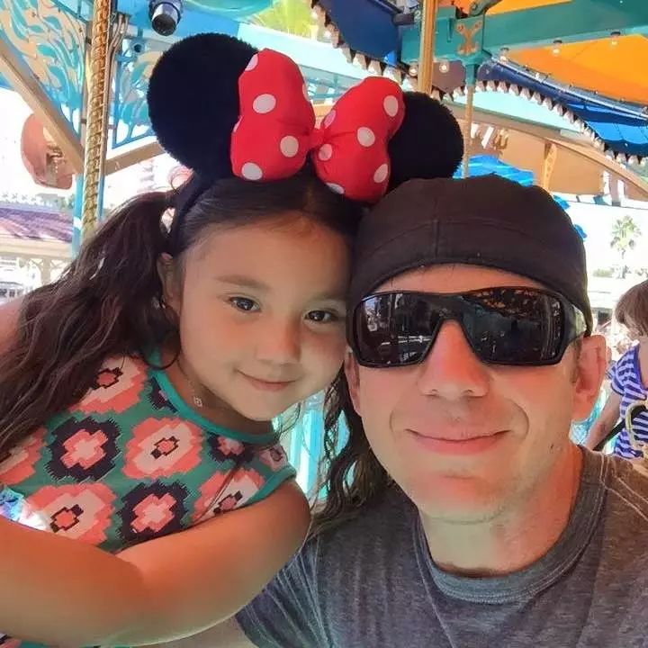 女儿的房间被改成儿童房,爸妈把女儿们的房间改成乐园