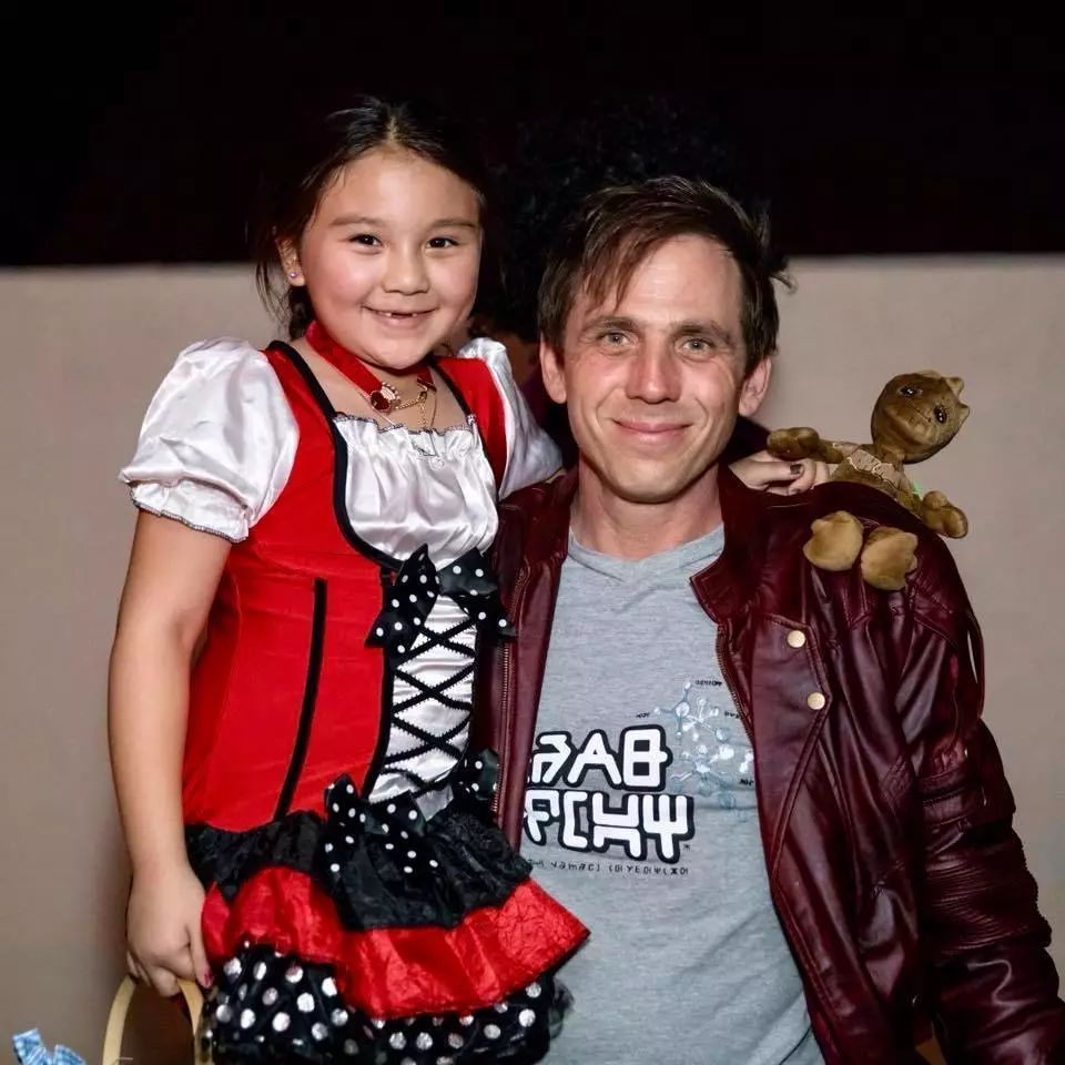 女儿的房间被改成儿童房,爸妈把女儿们的房间改成乐园