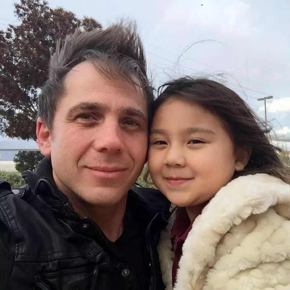 女儿的房间被改成儿童房,爸妈把女儿们的房间改成乐园