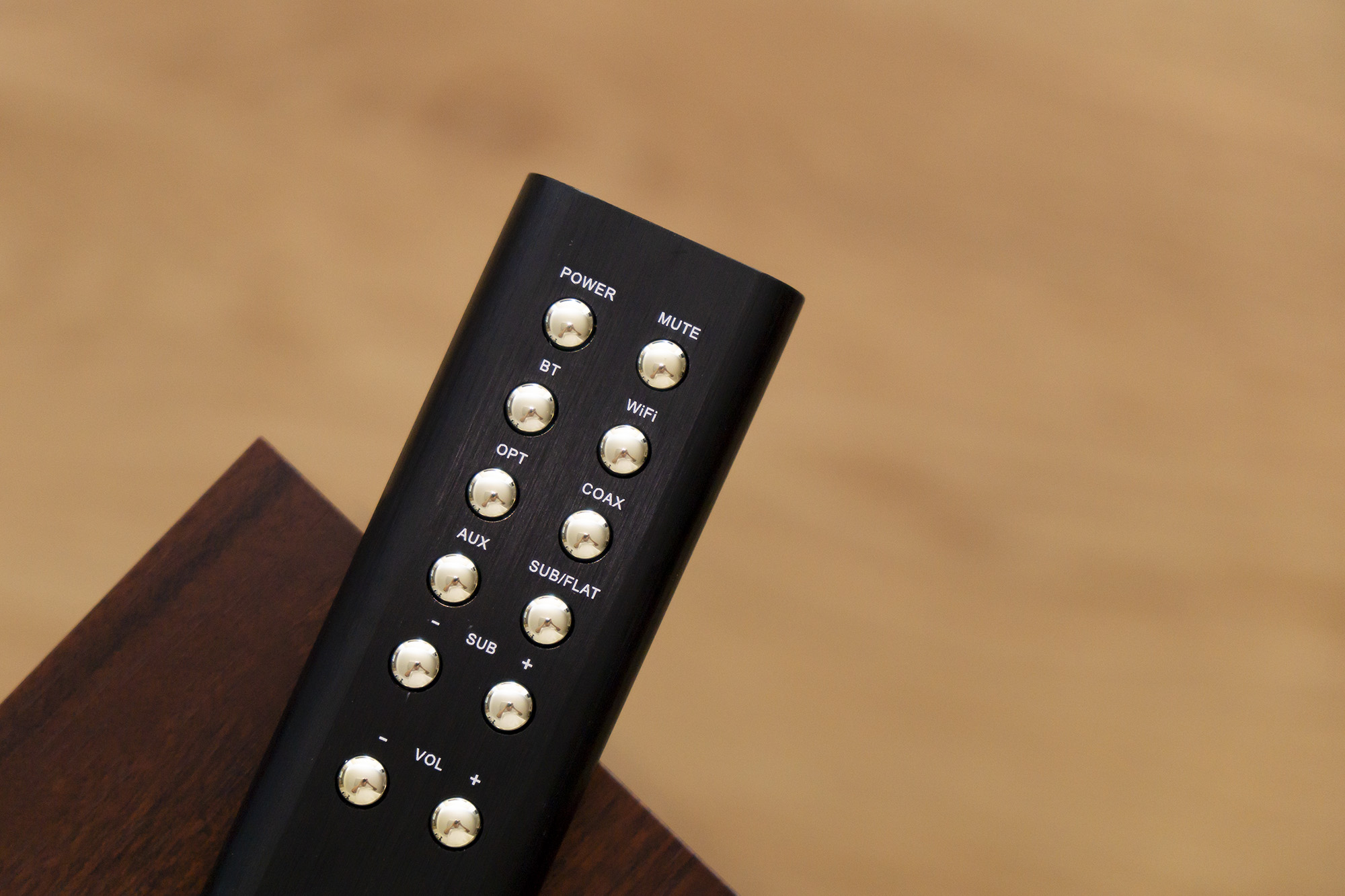 惠威m80wvsthethree,惠威2.0旗舰音箱