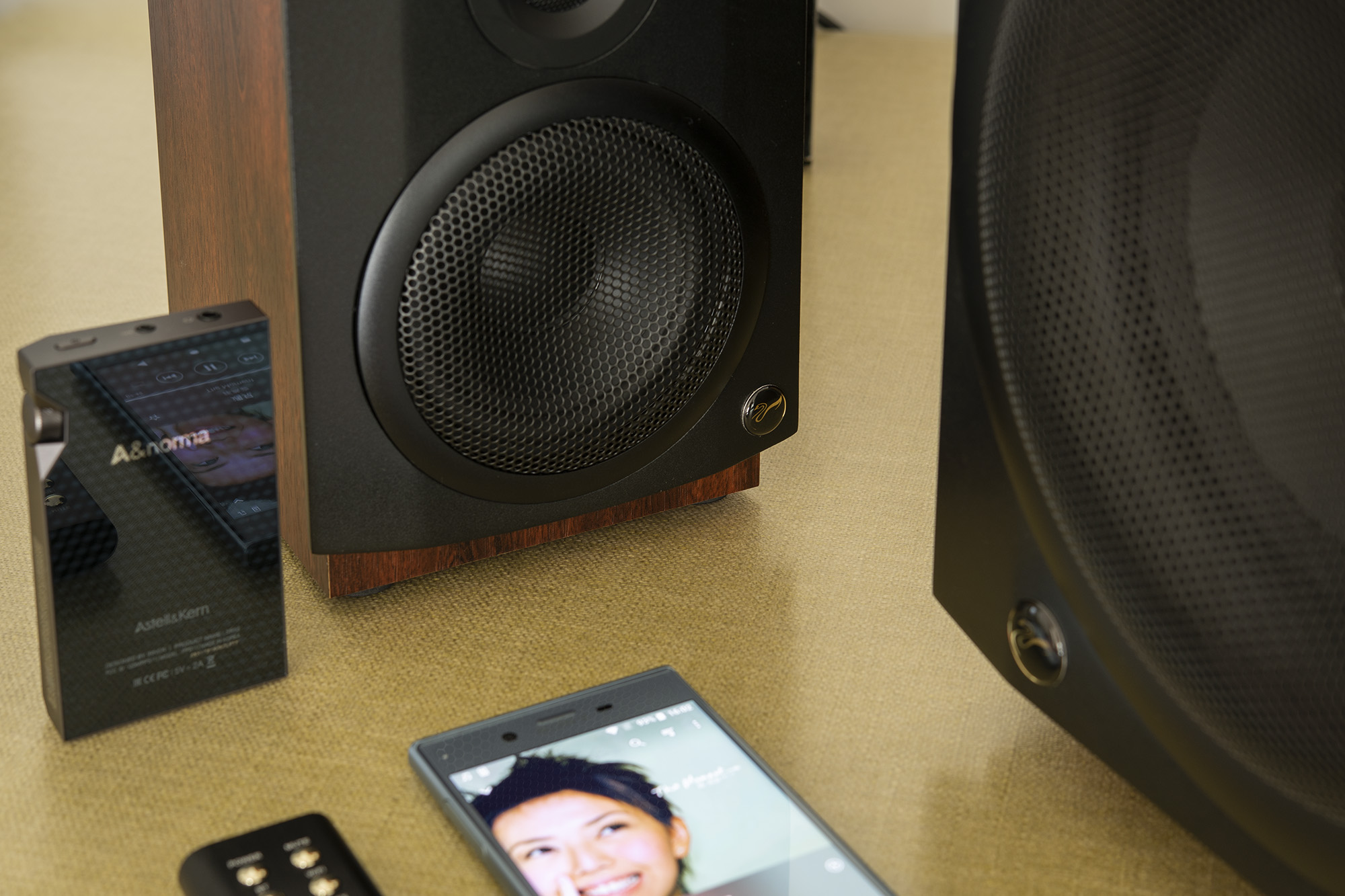 惠威m80wvsthethree,惠威2.0旗舰音箱