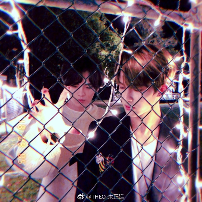 朱正廷在出道时拥抱毕雯珺,朱正廷出道夜奔向毕雯珺