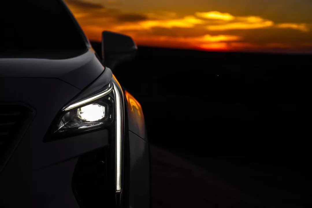 这款suv有颜值动力足,24款凯迪拉克xt4真实测评