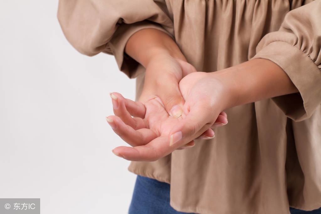 脚踝痛风反复发作吃什么药,脚踝痛风吃什么药好