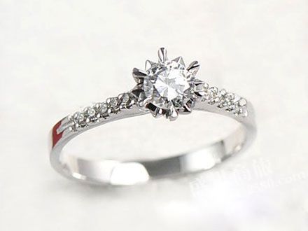 求婚送哪个牌子的钻戒好 (如何挑选求婚钻戒可以看上去更大)