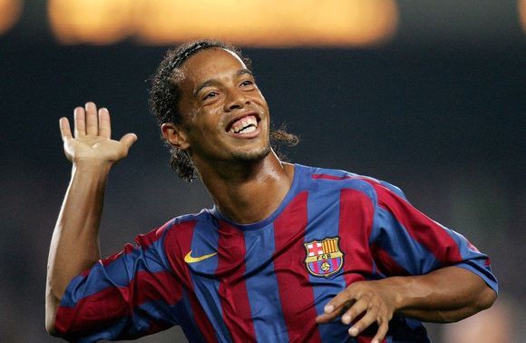 实况足球手游进球庆祝动作,实况足球有专属庆祝动作的球员