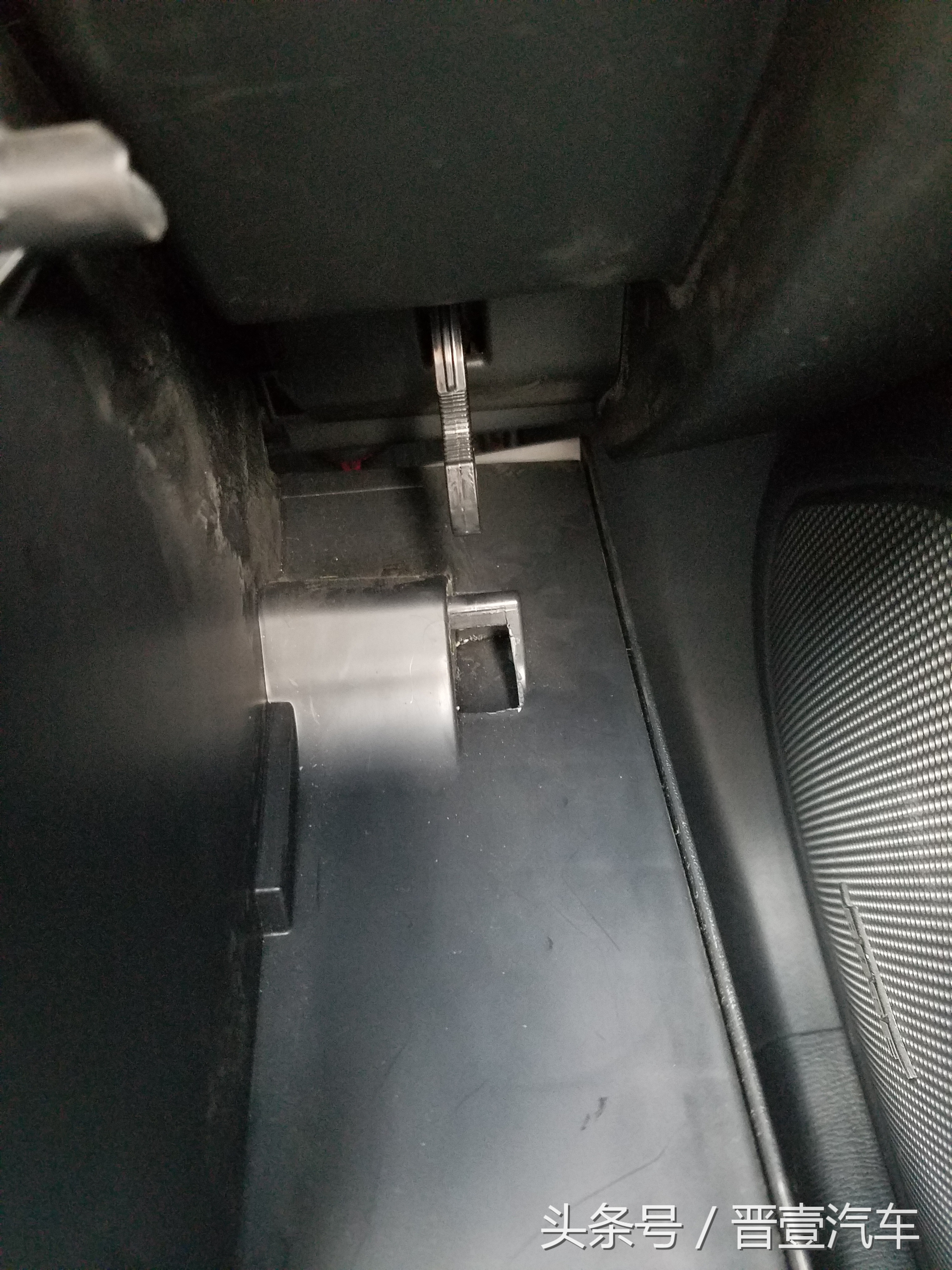 马自达cx4空调滤芯怎么更换视频,10款马自达3空调滤芯更换视频