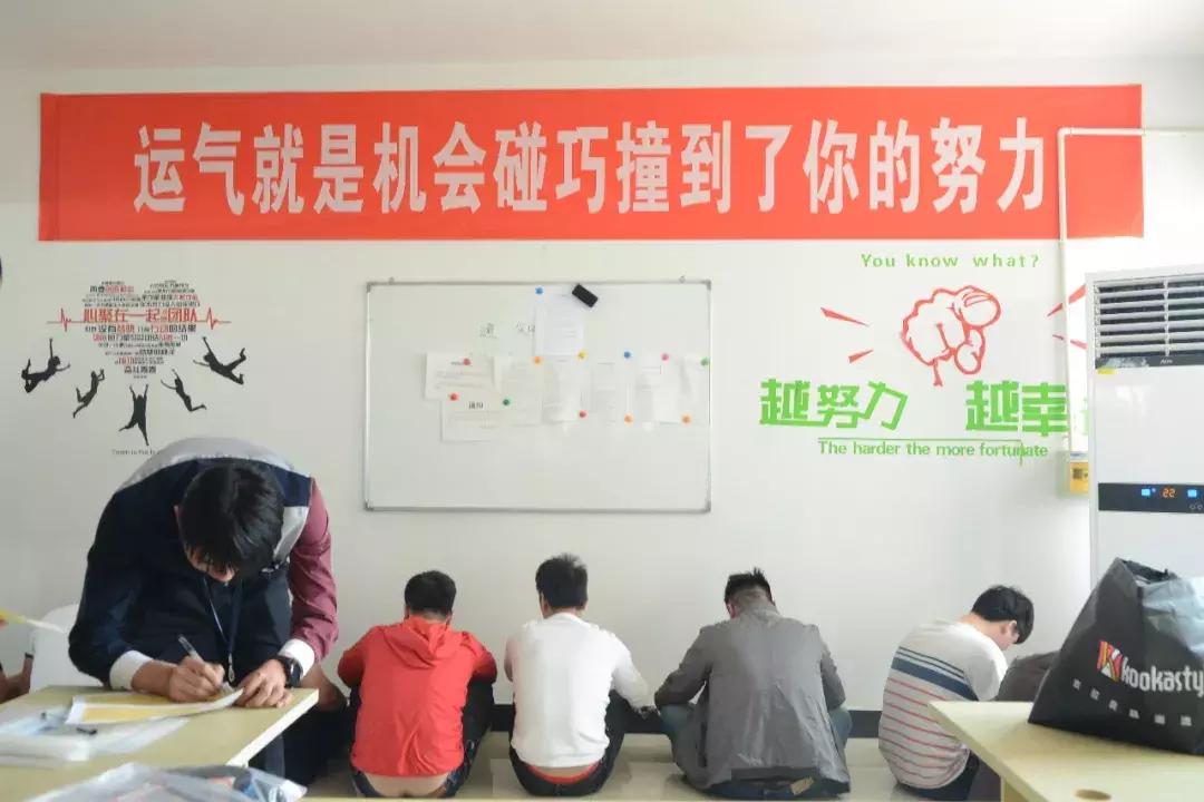 搬家、运尸、送花圈、P黄图，浙江一美女就借了3000元钱，竟然遭受这……